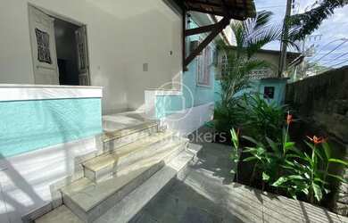 Imagem: A casa possui 3 Dormitórios, 3 Banheiros, 2 Vagas na garagem