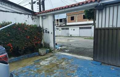 Imagem: A casa possui 3 Dormitórios, 3 Banheiros, 3 Vagas na garagem