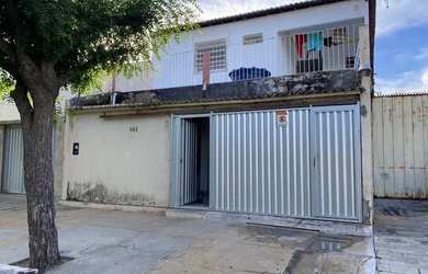 Imagem: A casa possui 5 Dormitórios, 5 Banheiros, 2 Vagas na garagem