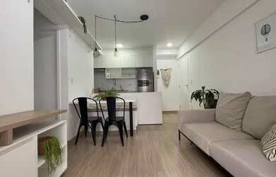 Imagem: O apartamento possui 1 Dormitório, 1 Banheiro, 1 Vaga na garagem