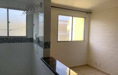 Imagem: O apartamento possui 2 Dormitórios, 1 Banheiro, 1 Vaga na garagem