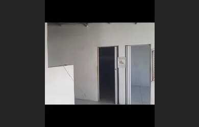 Imagem: A casa possui 2 Dormitórios, 1 Banheiro e está localizado