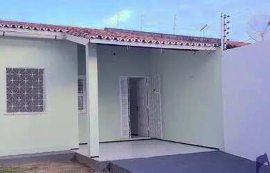 Imagem: A casa possui 3 Dormitórios, 2 Banheiros, 2 Vagas na garagem