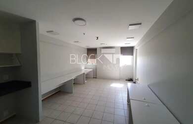 Imagem: O depósito possui 1 Vaga na garagem, 29m² de Área e está