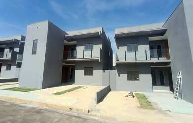 Imagem: A casa em condomínio possui 3 Dormitórios, 2 Banheiros, 1