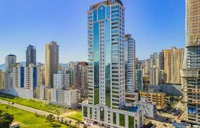 Imagem: O apartamento possui 4 Dormitórios, 5 Banheiros, 3 Vagas na