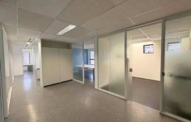 Imagem: O depósito possui 2 Vagas na garagem, 120m² de Área, Imóvel