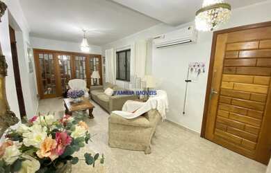 Imagem: A casa possui 4 Dormitórios, 5 Banheiros, 2 Vagas na garagem