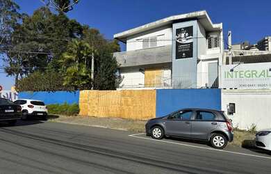 Imagem: O apartamento possui 5 Dormitórios, 3 Banheiros, 5 Vagas na