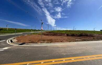 Imagem: O terreno possui 350m² de Área e está localizado em Senador