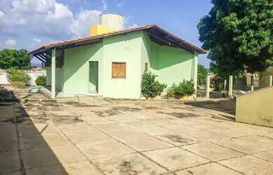 Imagem: A casa possui 5 Dormitórios, 5 Banheiros, 4 Vagas na garagem