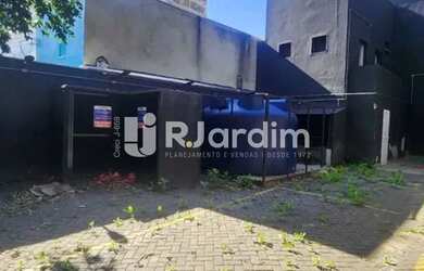 Imagem: O depósito possui 4 Vagas na garagem e 436m² de Área e está