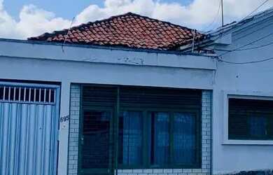 Imagem: A casa possui 4 Dormitórios, 3 Banheiros, 3 Vagas na garagem