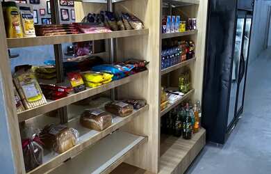 Imagem 8: Loja de utilidades e padaria