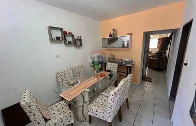 Imagem: A casa possui 3 Dormitórios, 2 Banheiros, 100m² de Área e