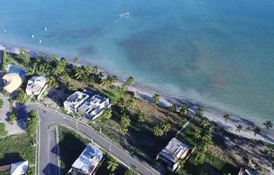 Imagem: A casa possui 4 Dormitórios, 5 Banheiros, 2 Vagas na garagem