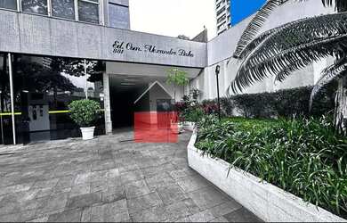 Imagem: O depósito possui 5 Vagas na garagem e 328m² de Área e está