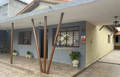 Imagem: A casa possui 3 Dormitórios, 4 Banheiros, 5 Vagas na garagem