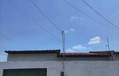 Imagem: A casa possui 3 Dormitórios, 2 Banheiros, 3 Vagas na garagem