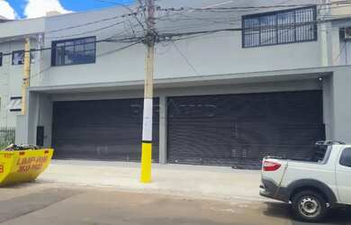 Imagem: O depósito possui 2 Vagas na garagem, 150m² de Área e está