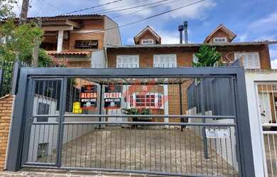 Imagem: A casa possui 3 Dormitórios, 3 Banheiros, 2 Vagas na garagem