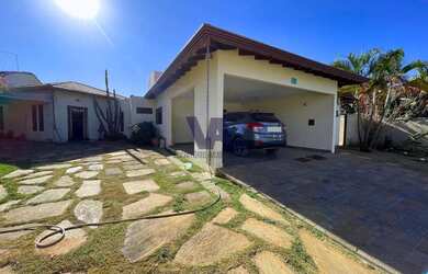 Imagem: A casa em condomínio possui 3 Dormitórios, 4 Banheiros, 3