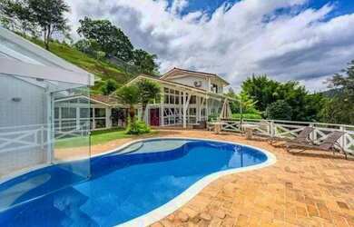 Imagem: A casa em condomínio possui 4 Dormitórios, 5 Banheiros, 2