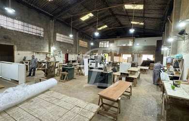 Imagem: O depósito possui 5 Vagas na garagem, 800m² de Área e está