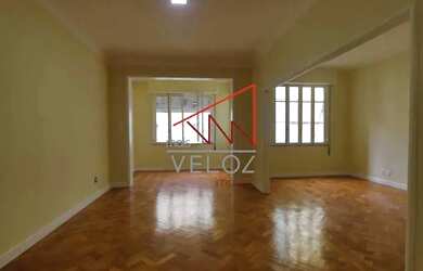 Imagem: O apartamento possui 4 Dormitórios, 4 Banheiros, 1 Vaga na