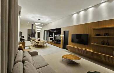 Imagem: A casa possui 3 Dormitórios, 4 Banheiros, 4 Vagas na garagem