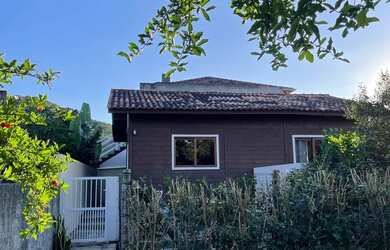 Imagem: A casa possui 1 Dormitório, 1 Banheiro e está localizado