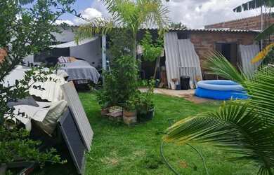 Imagem: A casa possui 1 Dormitório, 1 Banheiro e 2 Vagas na garagem