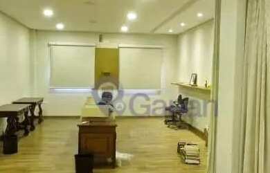 Imagem: O depósito possui 5 Vagas na garagem, 1.000m² de Área e