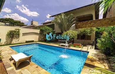 Imagem: A casa à venda possui 4 Dormitórios, 5 Banheiros, 5 Vagas