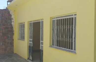 Imagem: A casa possui 2 Dormitórios, 1 Banheiro e 4 Vagas na garagem