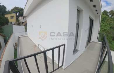 Imagem: A casa possui 4 Dormitórios, 3 Banheiros e 190m² de Área