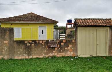 Imagem: A casa possui 2 Dormitórios, 1 Banheiro, 360m² de Área e