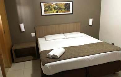 Imagem: O apartamento possui 1 Dormitório, 1 Banheiro, 1 Vaga na garagem