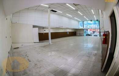 Imagem: O depósito possui 3 Vagas na garagem, 600m² de Área e está