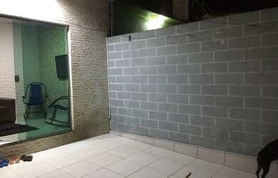 Imagem: A casa possui 2 Dormitórios, 1 Banheiro, 1 Vaga na garagem