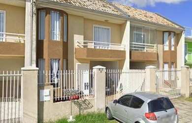 Imagem: A casa possui 3 Dormitórios, 3 Banheiros, 2 Vagas na garagem