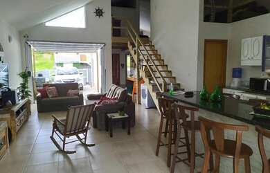 Imagem 4: Casa para venda possui 160 metros quadrados com 4 quartos em Ambrósio - Garopaba - SC