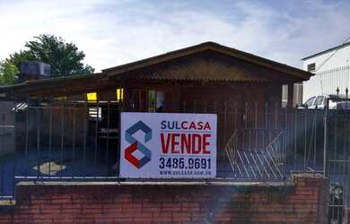 Imagem: A casa possui 2 Dormitórios, 1 Banheiro, 3 Vagas na garagem