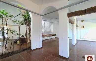 Imagem: O depósito possui 2 Vagas na garagem, 367m² de Área e está