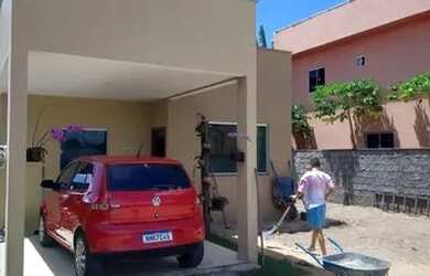 Imagem: A casa possui 2 Dormitórios, 1 Banheiro, 1 Vaga na garagem