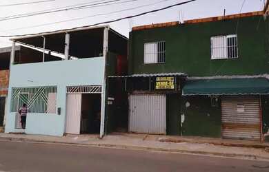 Imagem: A casa possui 3 Dormitórios, 3 Banheiros, 1 Vaga na garagem