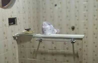 Imagem: A casa possui 5 Dormitórios, 1 Banheiro, 3 Vagas na garagem