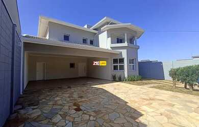 Imagem: A casa possui 4 Dormitórios, 5 Banheiros, 5 Vagas na garagem