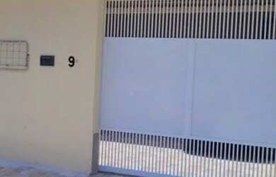 Imagem: A casa possui 2 Dormitórios, 2 Banheiros e está localizado