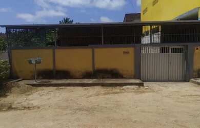 Imagem: A casa possui 3 Dormitórios, 2 Banheiros, 1 Vaga na garagem